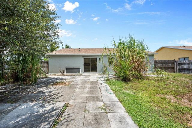 4820 Poseidon Place, Lake Worth, FL 33463