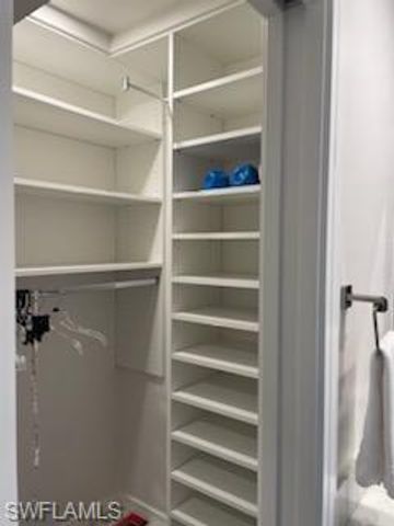 788 Park Shore DR B19, Naples, FL 34103