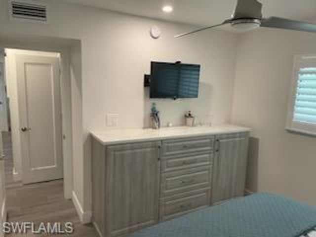 788 Park Shore DR B19, Naples, FL 34103