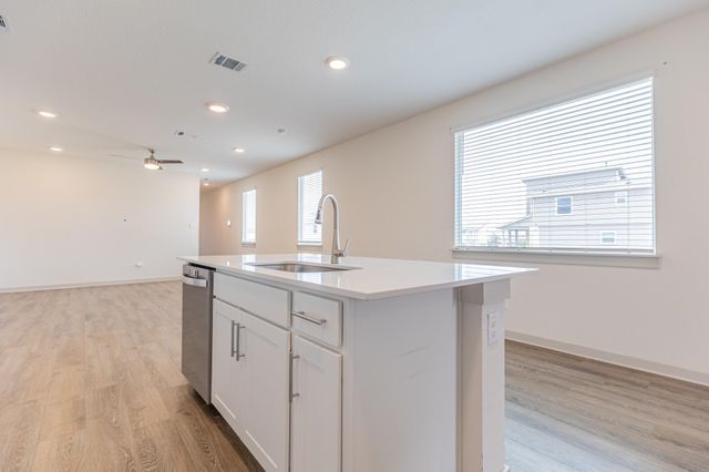 305 FAIRFAX Ave, San Marcos, TX 78666