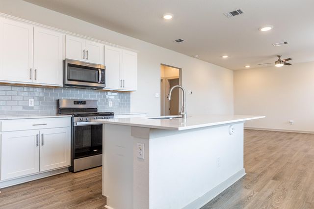 305 FAIRFAX Ave, San Marcos, TX 78666