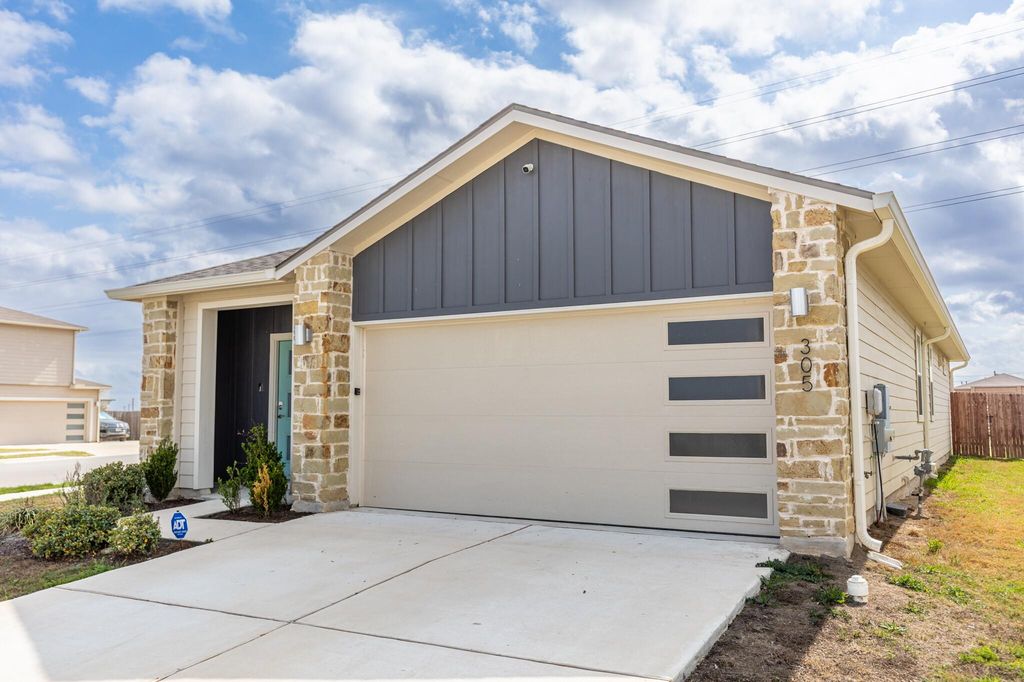 305 FAIRFAX Ave, San Marcos, TX 78666