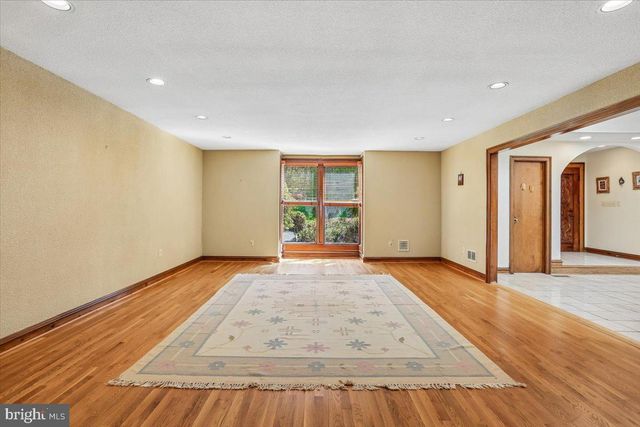 11112 TARA RD, Potomac, MD 20854