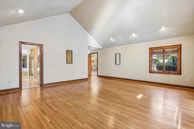 11112 TARA RD, Potomac, MD 20854
