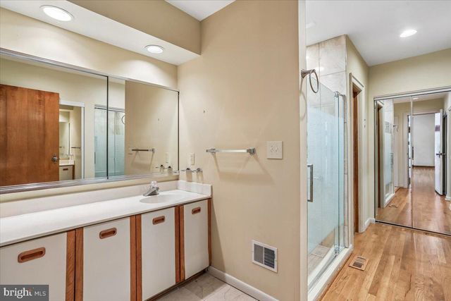 11112 TARA RD, Potomac, MD 20854