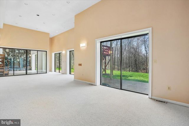 11112 TARA RD, Potomac, MD 20854