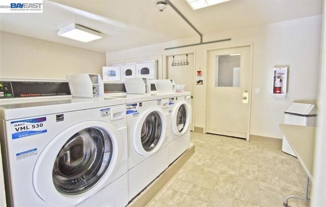 430 N Civic Dr 208, Walnut Creek, CA 94596