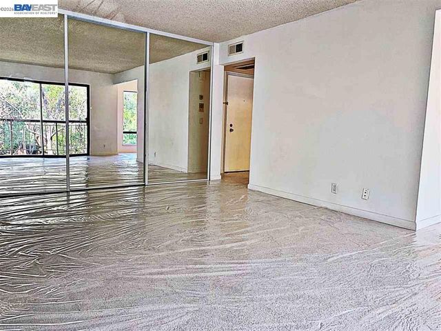 430 N Civic Dr 208, Walnut Creek, CA 94596