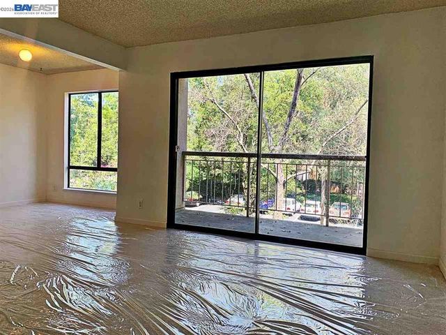 430 N Civic Dr 208, Walnut Creek, CA 94596