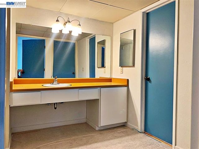 430 N Civic Dr 208, Walnut Creek, CA 94596