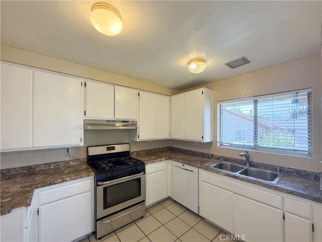 101 W Olive, La Habra, CA 90631