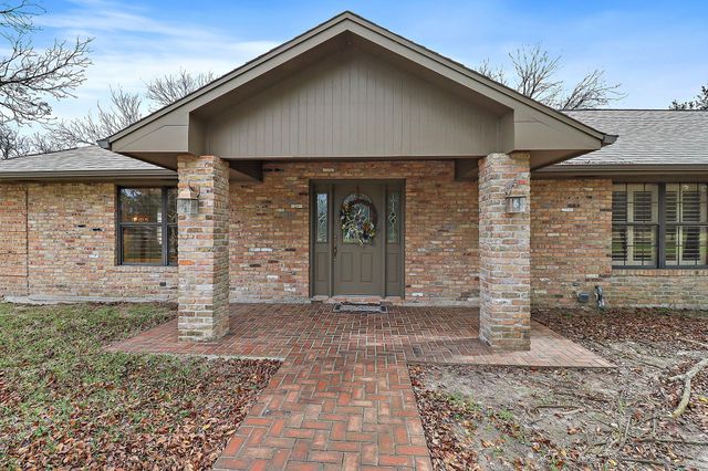 15151 Lakeview Drive, Beach City, TX 77523