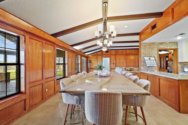 15151 Lakeview Drive, Beach City, TX 77523