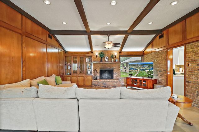 15151 Lakeview Drive, Beach City, TX 77523