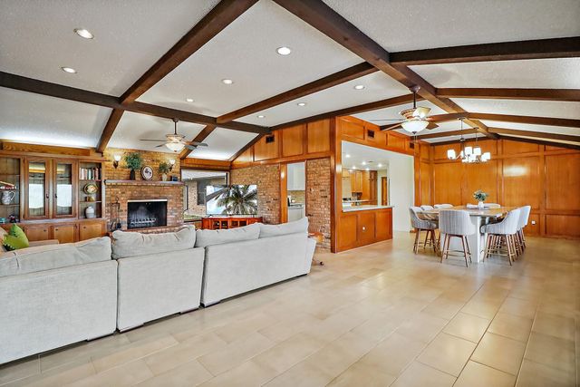 15151 Lakeview Drive, Beach City, TX 77523