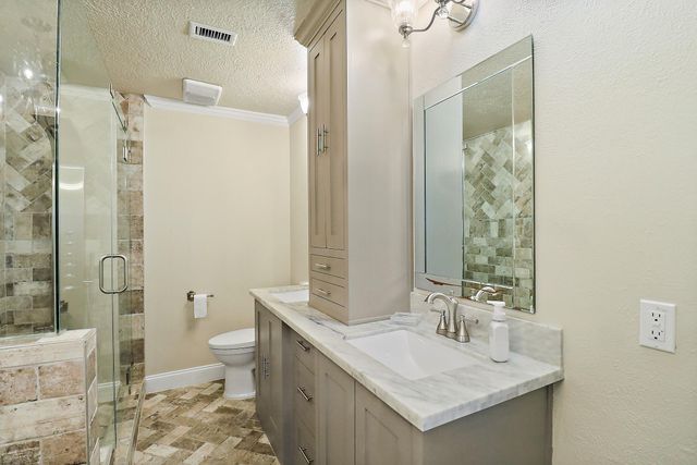 15151 Lakeview Drive, Beach City, TX 77523