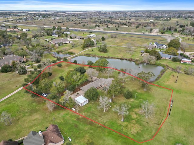 15151 Lakeview Drive, Beach City, TX 77523