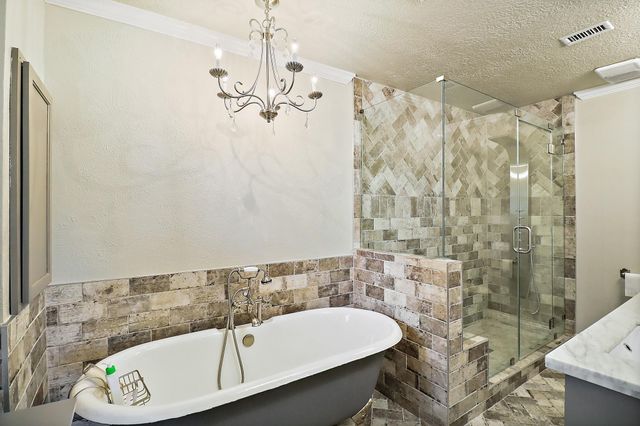 15151 Lakeview Drive, Beach City, TX 77523