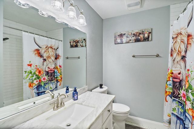 15151 Lakeview Drive, Beach City, TX 77523