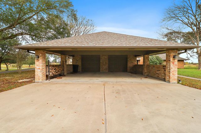 15151 Lakeview Drive, Beach City, TX 77523