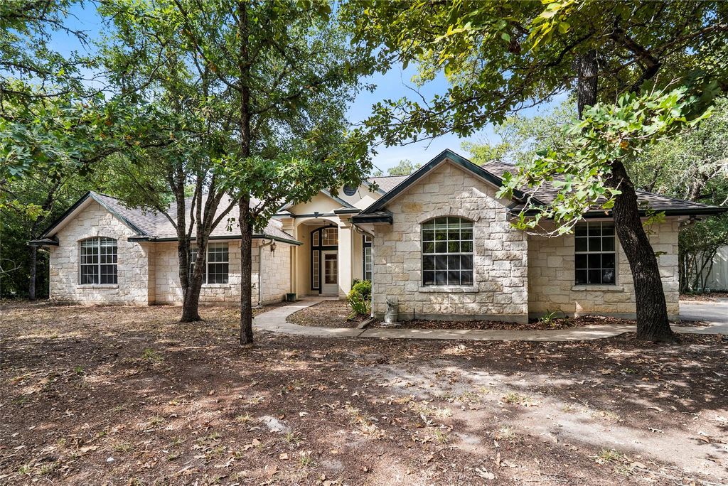 128 Pin Oak XING, Elgin, TX 78621