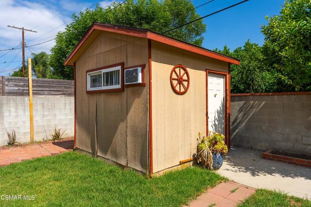20709 Schoolcraft Street, Winnetka, CA 91306