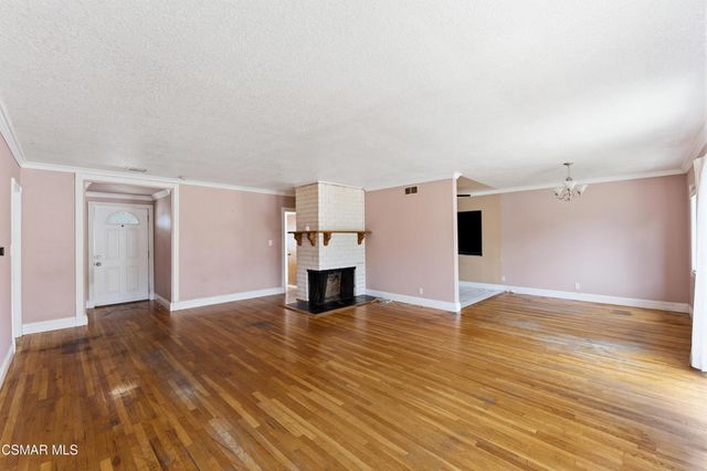 20709 Schoolcraft Street, Winnetka, CA 91306