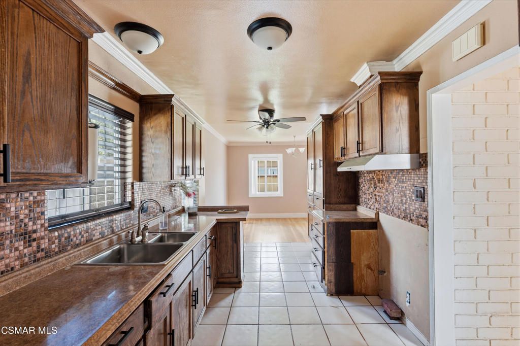 Image 12 of property listing at 20709 Schoolcraft Street, Winnetka, CA 91306