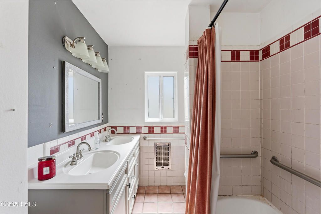 Image 17 of property listing at 20709 Schoolcraft Street, Winnetka, CA 91306