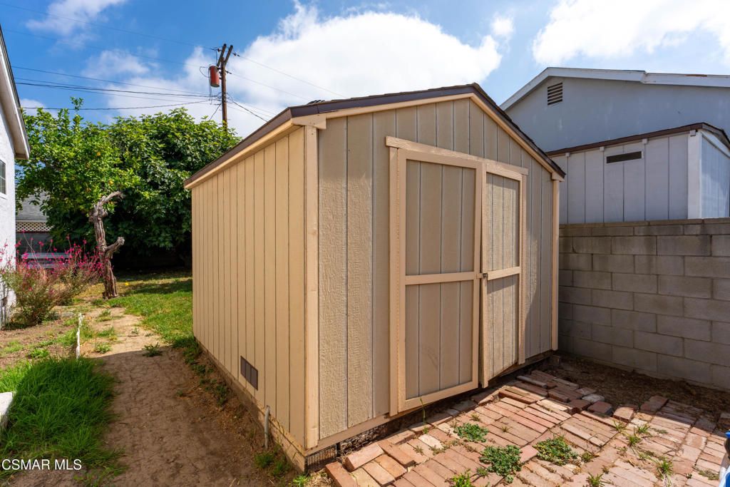 Image 24 of property listing at 20709 Schoolcraft Street, Winnetka, CA 91306