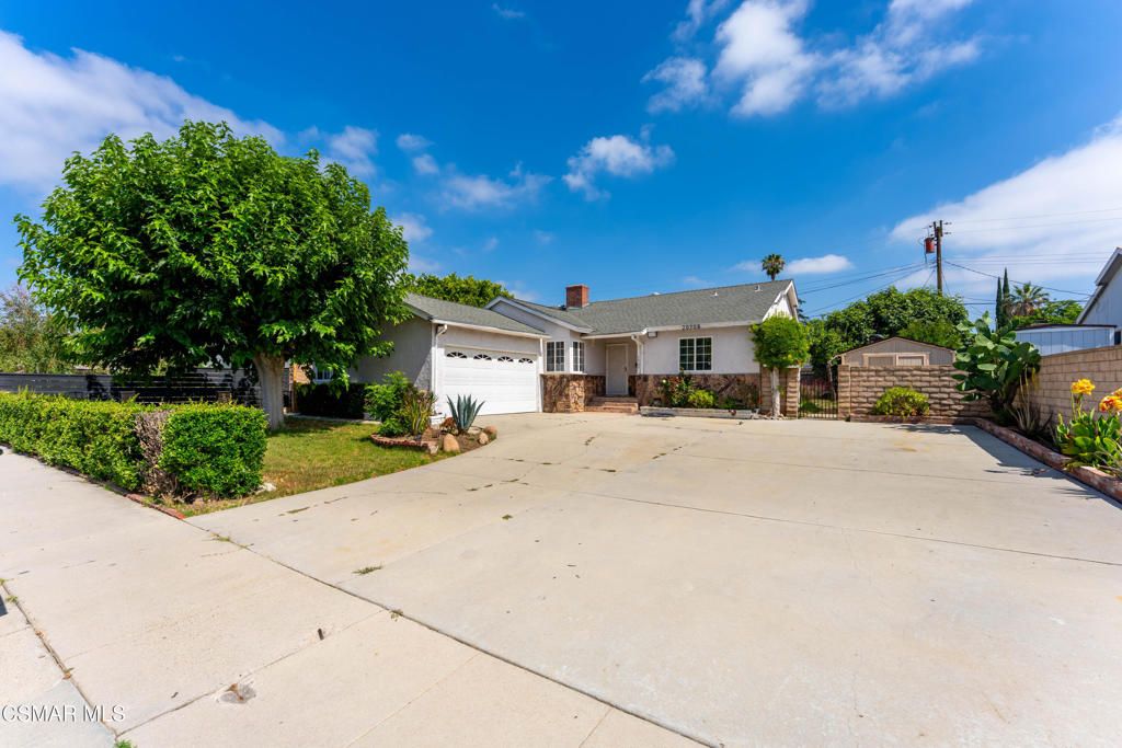 Image 3 of property listing at 20709 Schoolcraft Street, Winnetka, CA 91306