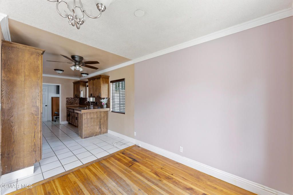 Image 7 of property listing at 20709 Schoolcraft Street, Winnetka, CA 91306