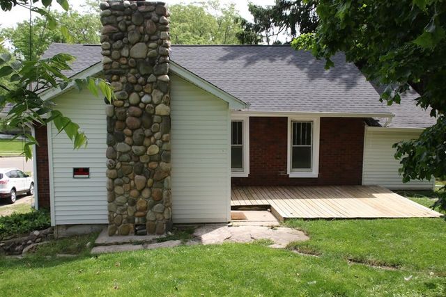 209 Spring Street, Three Rivers, MI 49093