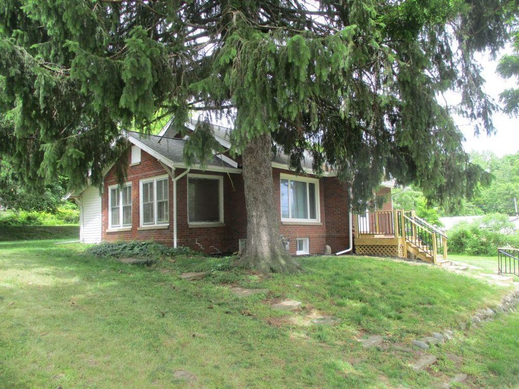 209 Spring Street, Three Rivers, MI 49093