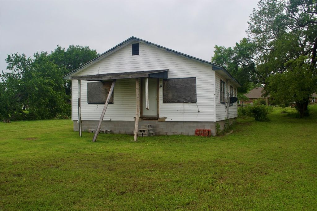812 S 1st Avenue, Stroud, OK 74079