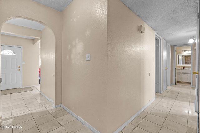 9304 W OSBORNE Road, El Paso, TX 79924