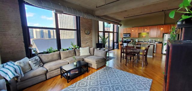 210 S Desplaines Street 512, Chicago, IL 60661