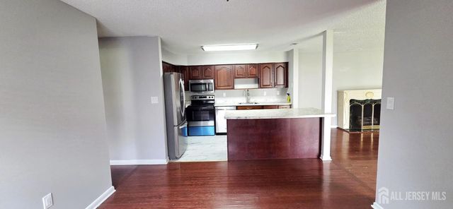 8207 Tamarron Drive, Plainsboro, NJ 08536