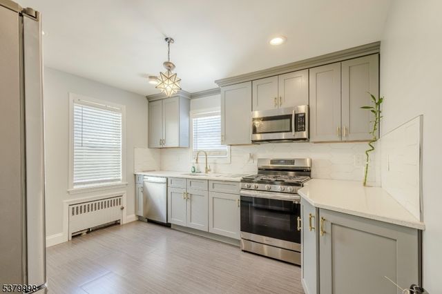 842 Erudo St, Linden City, NJ 07036