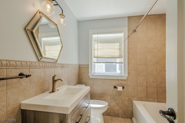 842 Erudo St, Linden City, NJ 07036