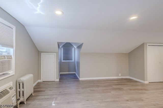 842 Erudo St, Linden City, NJ 07036