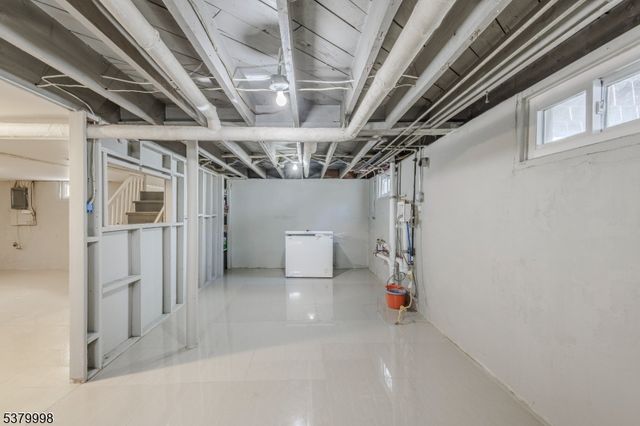 842 Erudo St, Linden City, NJ 07036