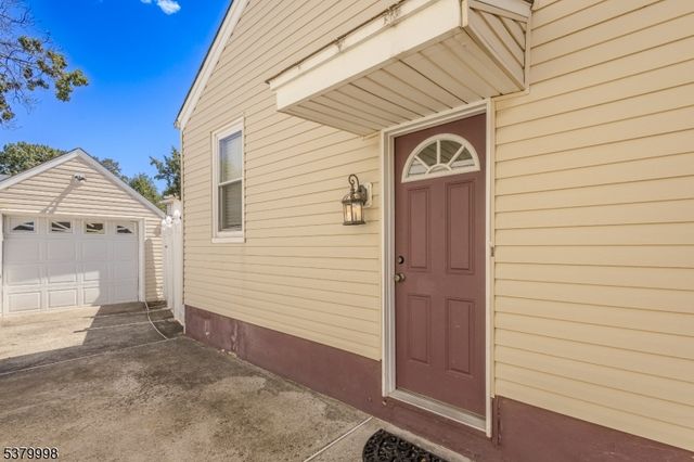 842 Erudo St, Linden City, NJ 07036