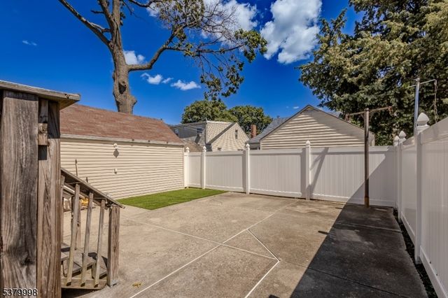 842 Erudo St, Linden City, NJ 07036