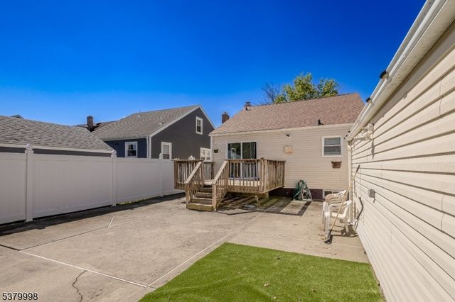 842 Erudo St, Linden City, NJ 07036