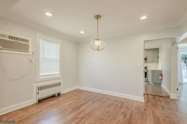 842 Erudo St, Linden City, NJ 07036