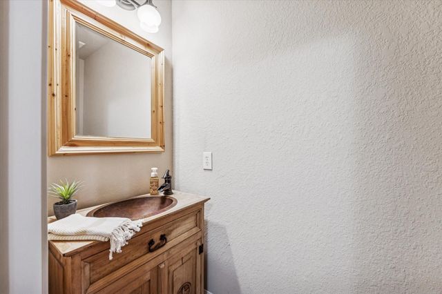 11256 Hahn Road, Sealy, TX 77474