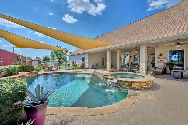 11256 Hahn Road, Sealy, TX 77474