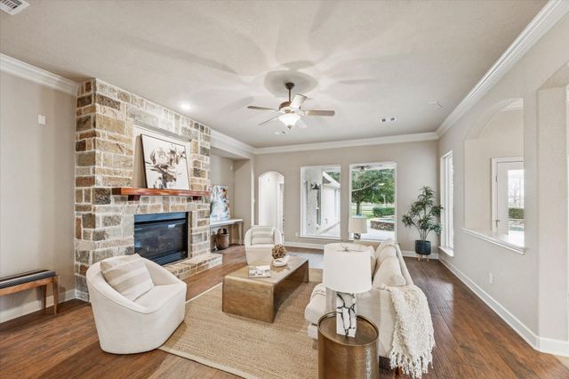 11256 Hahn Road, Sealy, TX 77474