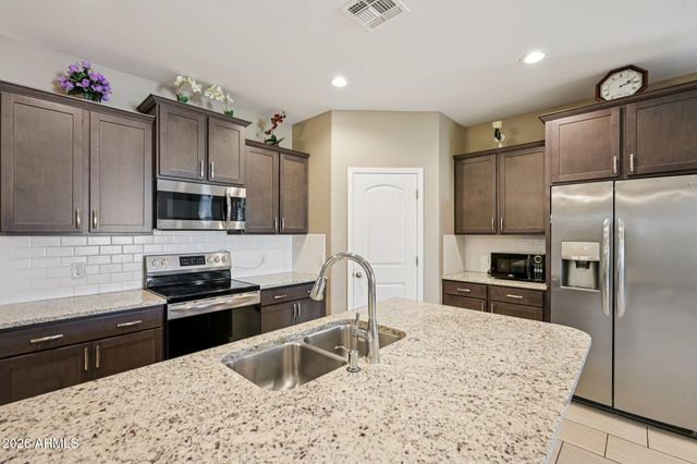 10736 W BRONCO Trail, Peoria, AZ 85383